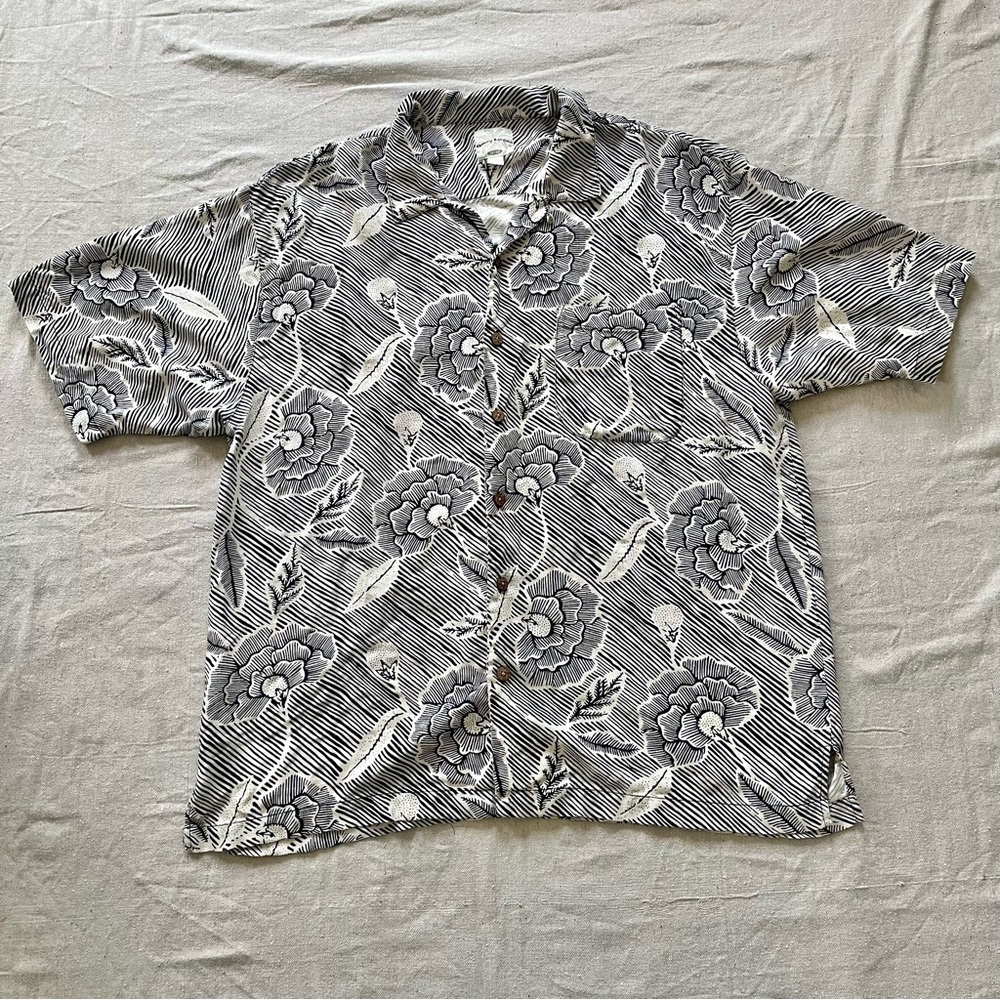 Tommy Bahama Floral and Striped Silk Short Sleeve Hawaiian Shirt w Pocket